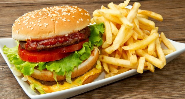 Makan terlalu banyak dan cepat