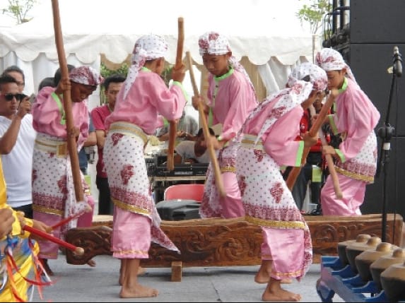 bendrong lesung alat musik banten