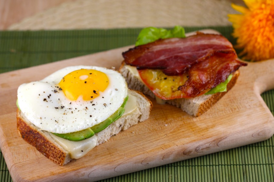 membuat makanan bernama sandwich