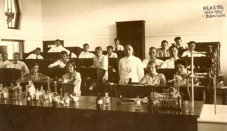 Biografi Soekarno tentang Pendidikan HBS Biografi Soekarno tentang Pendidikan HBS