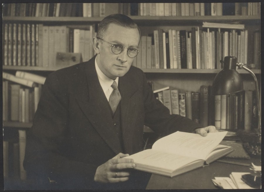 Pengertian Pendidikan Menurut M.J. Langeveld Pengertian Pendidikan Menurut M.J. Langeveld