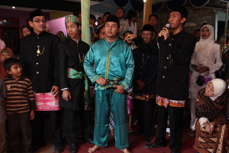 Baju Bangsawan Pakaian Adat Betawi