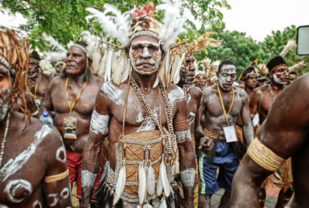 Pakaian adat Pria Papua (Suku Asmat) Pakaian adat Pria Papua (Suku Asmat)
