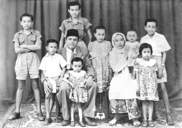 Biografi Istri Buya Hamka | biografi dan perjuangan buya hamka satu jam Biografi Istri Buya Hamka | biografi dan perjuangan buya hamka satu jam