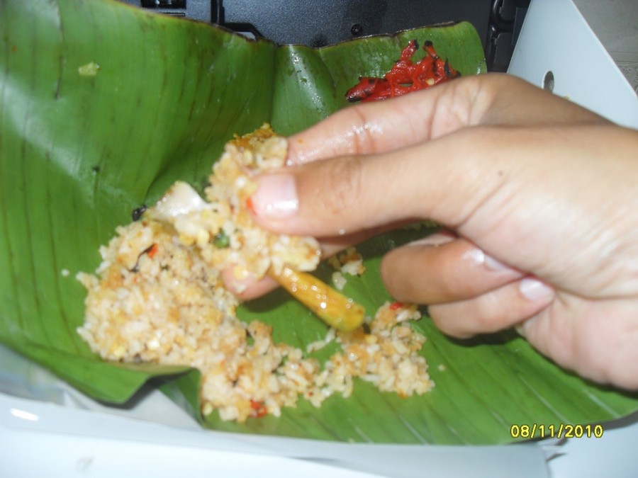 Makan dengan tiga jari Makan dengan tiga jari