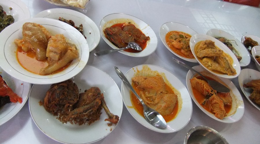 Penyajian makanan padang Penyajian makanan padang